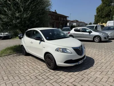 Usata Lancia Ypsilon Gold 69 CV (50 kW) 2013 Bianco Utilitaria