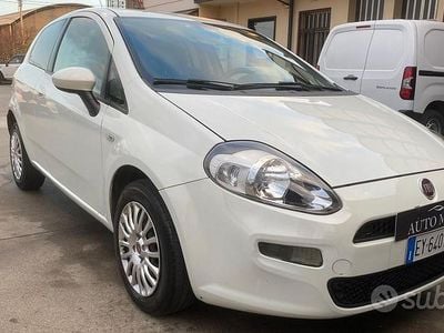 Usata Fiat Punto Easy 75 CV (55 kW) 2015 Bianco Utilitaria