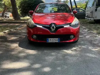 Usata Renault Clio IV 73 CV (53 kW) 2012 Rosso Berlina