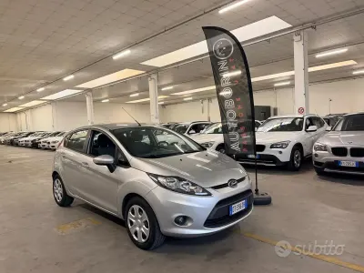 Gebraucht Ford Fiesta Titanium 82 PS (60 kW) 2009 Grau Limousine