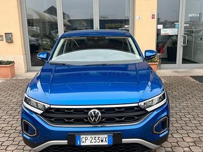Usata VW T-Roc Life 110 CV (80 kW) 2023 Blu SUV