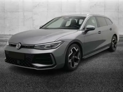 Usata VW Passat R-line 150 CV (110 kW) 2025 Grigio metallizzato Station wagon