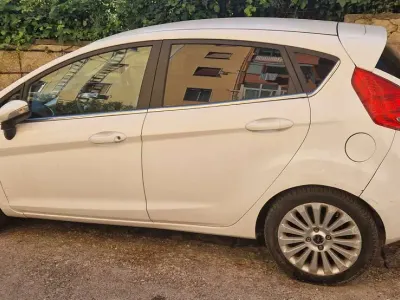 Usata Ford Fiesta Titanium 82 CV (60 kW) 2008 Bianco Utilitaria