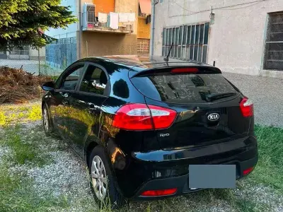 Usata Kia Rio 85 CV (62 kW) 2013 Nero Berlina