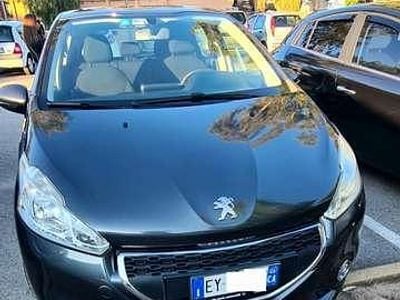 Usata 2015 Peugeot 208 Utilitaria | 6500 € (Buon prezzo)