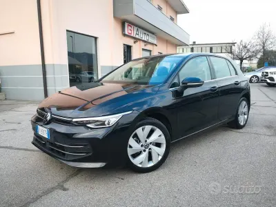 Gebraucht VW Golf VIII Style 150 PS (110 kW) 2025 Schwarz Limousine