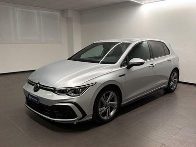 Usata VW Golf VIII R-line 150 CV (110 kW) 2023 Argento Utilitaria
