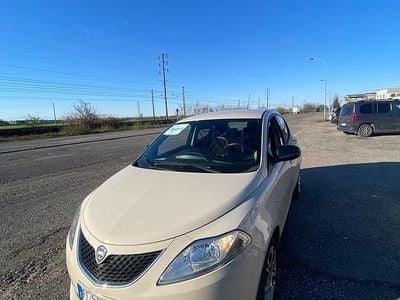 Usata Lancia Ypsilon Gold 95 CV (69 kW) 2016 Nero Utilitaria