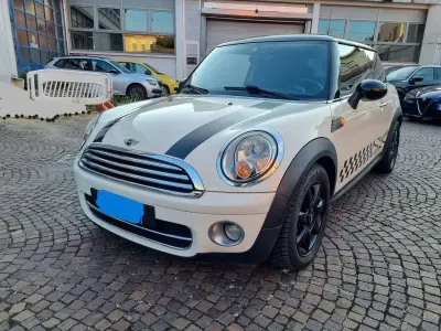 Usata Mini Cooper D 109 CV (80 kW) 2008 Bianco Utilitaria