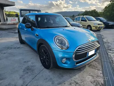 Usata Mini One D Business 95 CV (69 kW) 2017 Blu Utilitaria