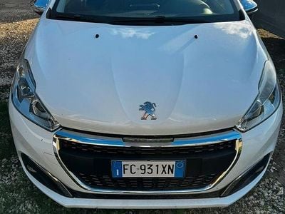 Usata Peugeot 208 Allure 75 CV (55 kW) 2016 Utilitaria