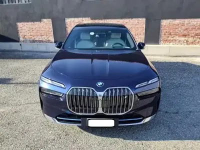 Usata BMW i7 396 kW (539 CV) 2023 Blu Berlina