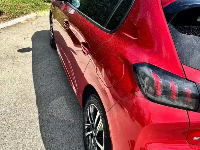 Usata Peugeot 208 102 CV (75 kW) 2023 Utilitaria