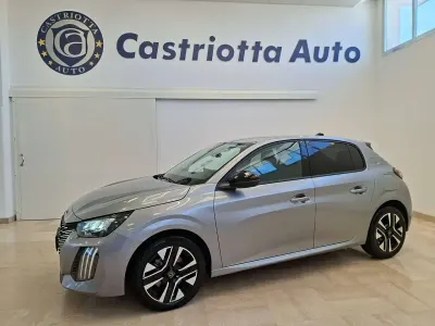 Usata Peugeot 208 Allure 101 CV (74 kW) 2025 Grigio Utilitaria