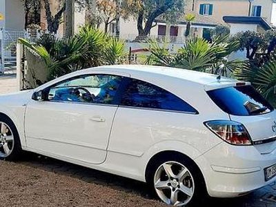 Usata Opel Astra GTC 101 CV (74 kW) 2008 Bianco