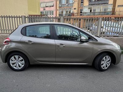 Usata Peugeot 208 68 CV (50 kW) 2014 Grigio Utilitaria