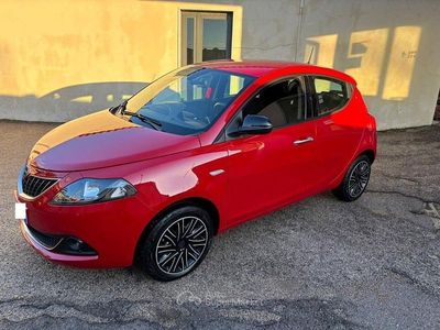 Usata Lancia Ypsilon Gold 69 CV (50 kW) 2022 Rosso Utilitaria