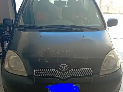 Usata Toyota Yaris 68 CV (50 kW) 2002 Nero Berlina
