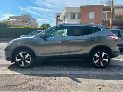Usata Nissan Qashqai N-Connecta 131 CV (96 kW) 2017 Grigio SUV