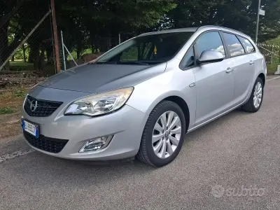 Usata Opel Astra 125 CV (91 kW) 2011 Grigio Station wagon