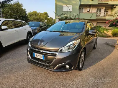 Usata Peugeot 208 Allure 82 CV (60 kW) 2019 Grigio Utilitaria