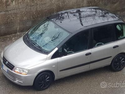Käytetty Fiat Multipla 116 HP (85 kW) 2005 Harmaa Tila-auto