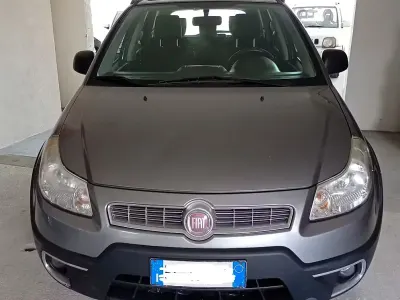 Usata Fiat Sedici Dynamic 120 CV (88 kW) 2011 Grigio SUV