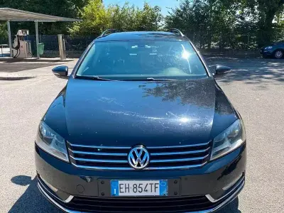 Usata VW Passat 105 CV (77 kW) 2011 Nero Station wagon