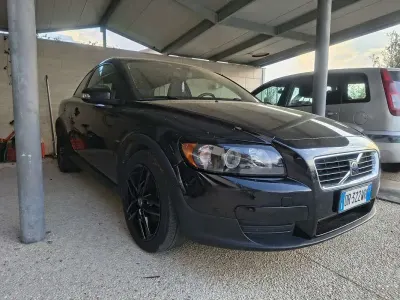 Usata Volvo C30 Kinetic 136 CV (100 kW) 2008 Nero Utilitaria