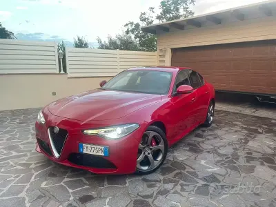 Usata Alfa Romeo Giulia 160 CV (117 kW) 2020 Rosso Berlina