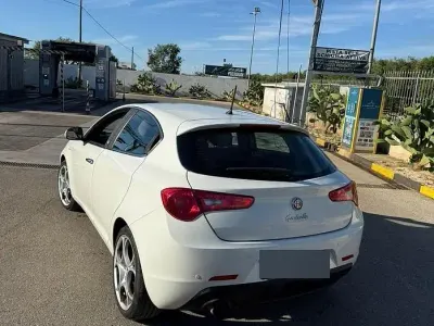 Usata Alfa Romeo Giulietta 105 CV (77 kW) 2015 Bianco Utilitaria
