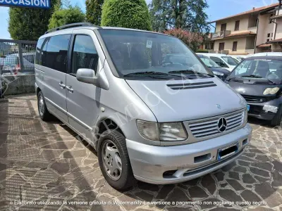 Usata Mercedes V200 122 CV (89 kW) 2002 Grigio Monovolume