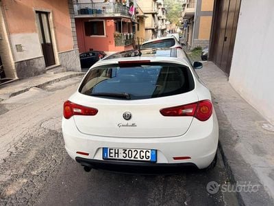 Usata Alfa Romeo Giulietta 105 CV (77 kW) 2011 Bianco Utilitaria