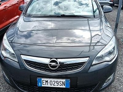 Usata Opel Astra 110 CV (80 kW) 2012 Grigio Berlina