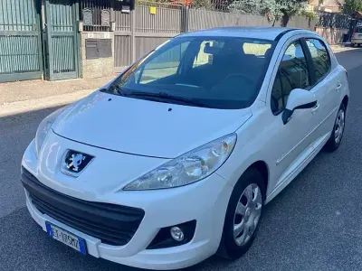 Usata Peugeot 207 70 CV (51 kW) 2013 Bianco Berlina