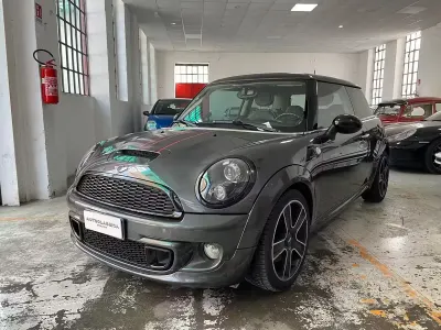 Usata Mini Cooper S 184 CV (135 kW) 2010 Grigio Utilitaria