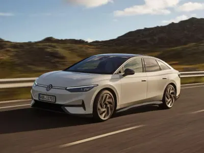 Usata VW ID.7 Pro 88 kW (121 CV) 2024 Argento Utilitaria
