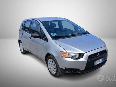 Usata Mitsubishi Colt 74 CV (54 kW) 2009 Argento Utilitaria
