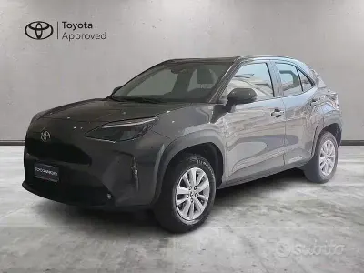 Usata Toyota Yaris Cross Active 116 CV (85 kW) 2023 Grigio SUV
