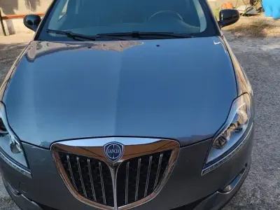 Usata Lancia Delta 120 CV (88 kW) 2010 Utilitaria