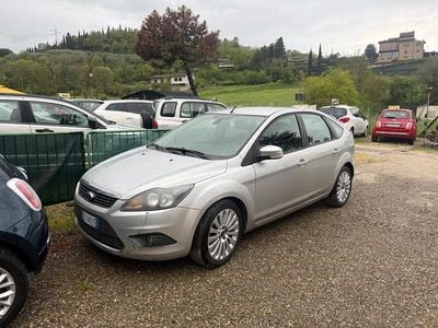 Begagnad Ford Focus 90 HK (66 kW) 2006 Silver Sedan
