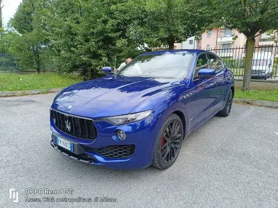 Begagnad Maserati Levante 250 HK (183 kW) 2017 Blå SUV