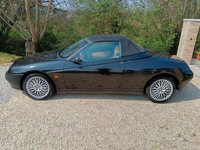 Usata Alfa Romeo Spider 155 CV (114 kW) 2000 Nero Cabrio