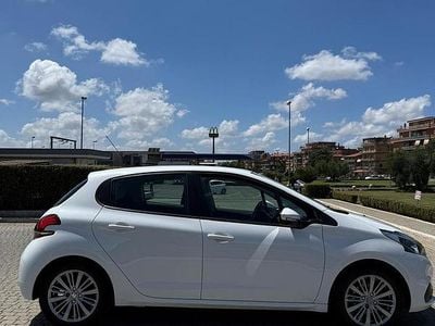 Usata 2018 Peugeot 208 Utilitaria | 7799 € (Ottimo prezzo)