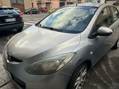Usata Mazda 2 Inclusive 86 CV (63 kW) 2009 Argento Utilitaria
