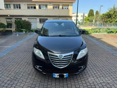 Usado Lancia Ypsilon 80 HP (58 kW) 2014 Preto Citadino