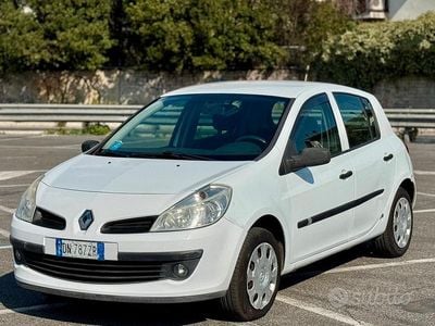 Usata Renault Clio II 70 CV (51 kW) 2008 Bianco Berlina