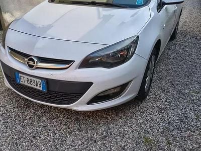 Usata Opel Astra 110 CV (80 kW) 2013 Bianco Station wagon