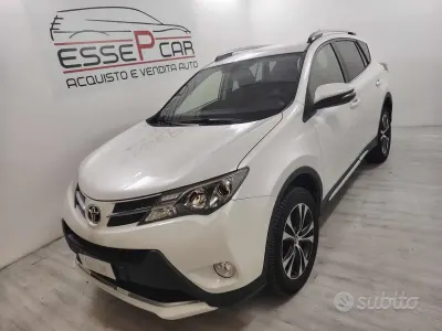 Usata Toyota RAV4 Lounge 150 CV (110 kW) 2015 Bianco SUV