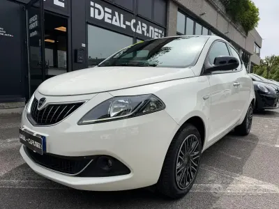 Usata Lancia Ypsilon Gold 69 CV (50 kW) 2023 Bianco Utilitaria